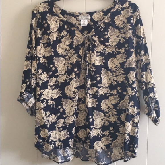 Tops - Isabella’s Closet.  blouse      3x    NWT